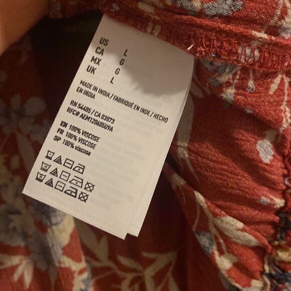 American Eagle Outfitters Red Floral Off The Shoulder Top Size Large NWOT - Picture 4 of 8